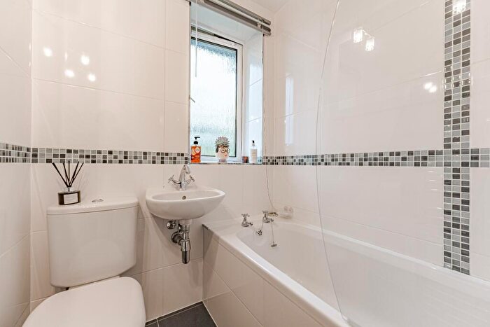 1 Bedroom Flat For Sale In Keystone Avenue, Milngavie, East Dunbartonshire, G62