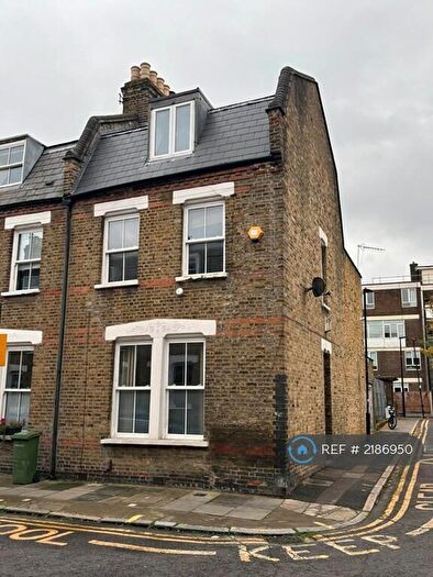 5 Bedroom Terraced House To Rent In Senrab Street, Stepney Green, E1