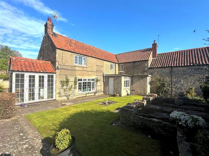 5 Bedroom Property For Sale In Cayley Lane, Brompton-By-Sawdon, Scarborough, YO13