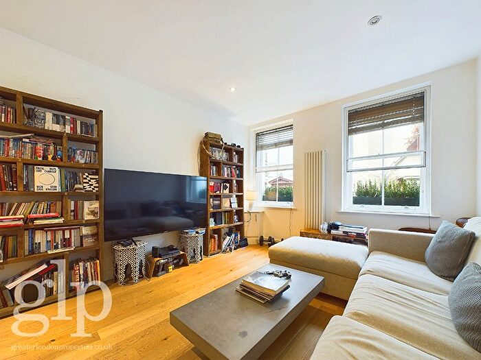 1 Bedroom Flat To Rent In Catherine Street, London, Greater London, WC2B