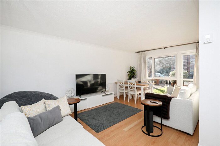 2 Bedroom Flat To Rent In Nutborn House, Clifton Road, SW19