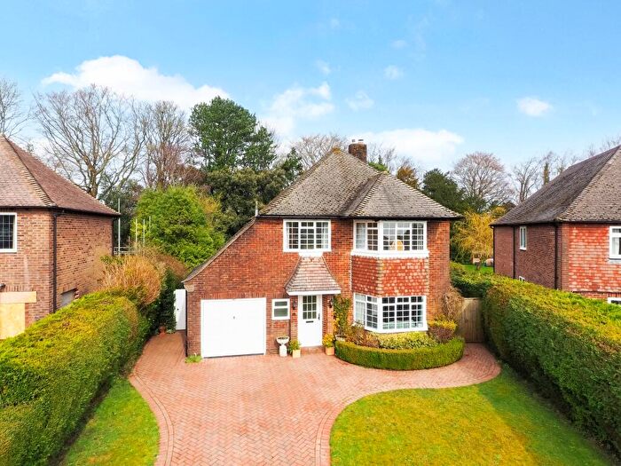 3 Bedroom Detached House For Sale In Woodfield Drive, Winchester, SO22