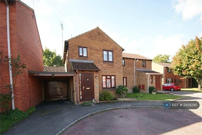 3 Bedroom Semi-Detached House To Rent In Mawbray Close, Reading, RG6