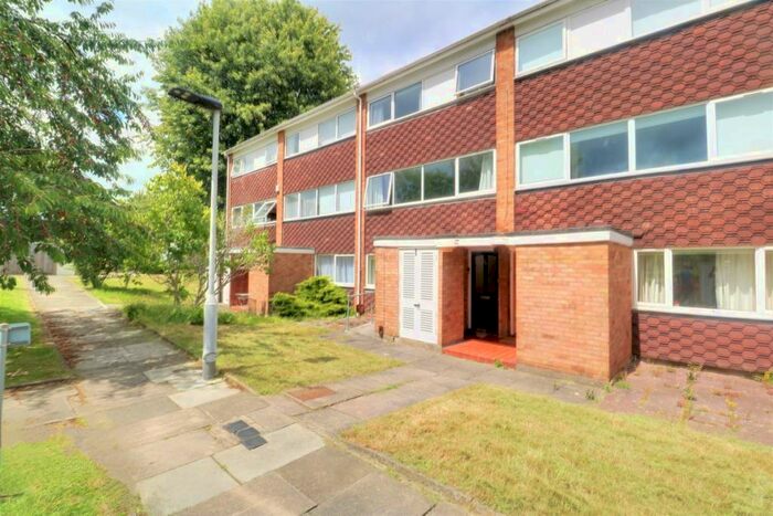 3 Bedroom Maisonette To Rent In Woodcote Drive, Orpington, BR6