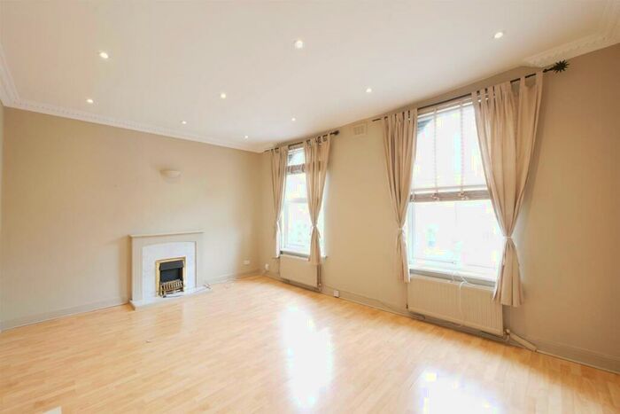 2 Bedroom Apartment To Rent In Digby Crescent, Finsbury Park, N4