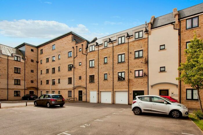 2 Bedroom Apartment To Rent In Sweetpea Way, Cambridge, CB4