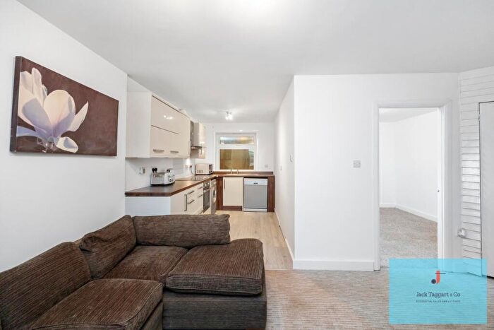 1 Bedroom Flat To Rent In Southview Close, Shoreham-by-Sea, BN43