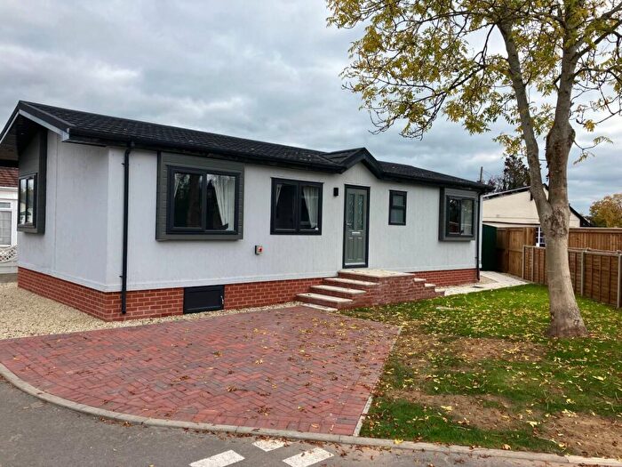 2 Bedroom Park Home For Sale In Ripple, Tewkesbury, GL20
