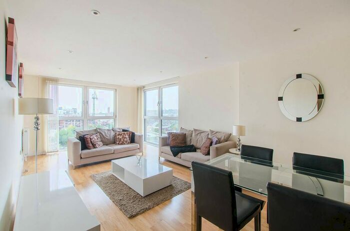 3 Bedroom Flat To Rent In Merryweather Place, Greenwich, London, SE10