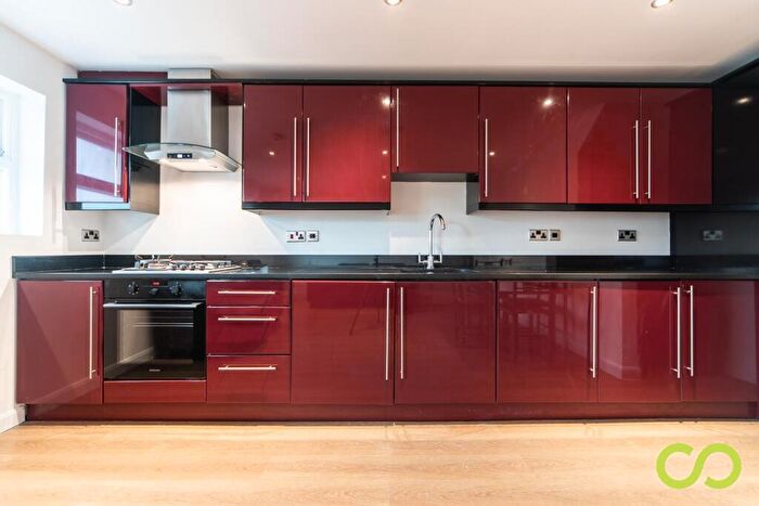 3 Bedroom Flat For Sale In Montego Court, Myrdle Street, Aldgate East, E1