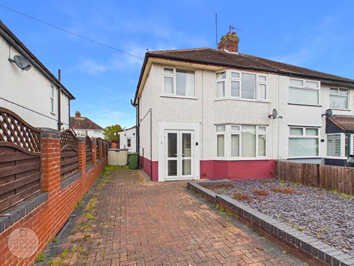 3 Bedroom Semi-Detached House For Sale In Manor Road, Hereford, HR2