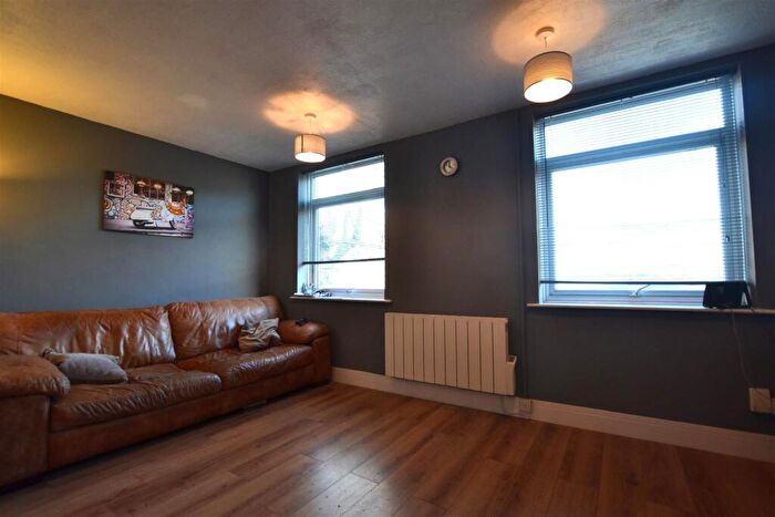 2 Bedroom Apartment For Sale In Fleet Road, Fleet, GU51