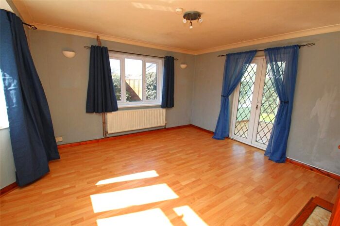 3 Bedroom Bungalow For Sale In Friars Pond Road, Fareham, Hampshire, PO15