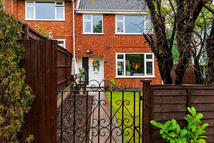 3 Bedroom End Terrace House For Sale In Chiel Close, Coventry, CV5