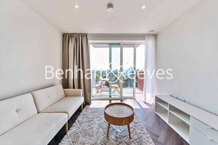 1 Bedroom Apartment To Rent In Henshaw Parade, Hendon, NW9
