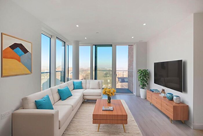 1 Bedroom Flat For Sale In Sandpiper Building, N4