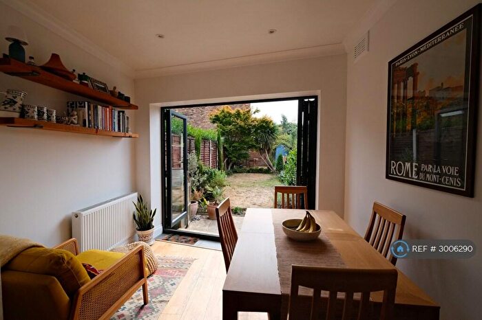 2 Bedroom Flat To Rent In Leytonstone, London, E11