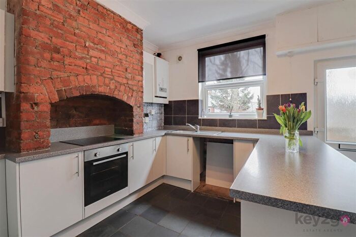 3 Bedroom End Terrace House For Sale In Peveril Road, Eckington, Sheffield, S21