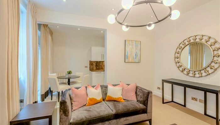 2 Bedroom Flat To Rent In Nottingham Place, London, W1U
