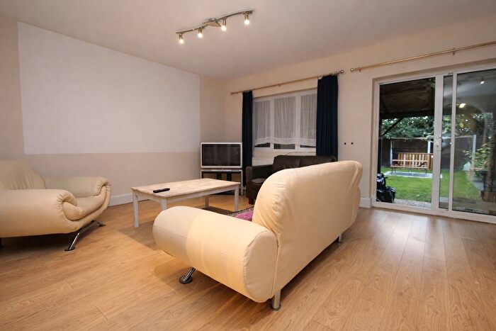 2 Bedroom Flat To Rent In Wolves Lane, London, N22