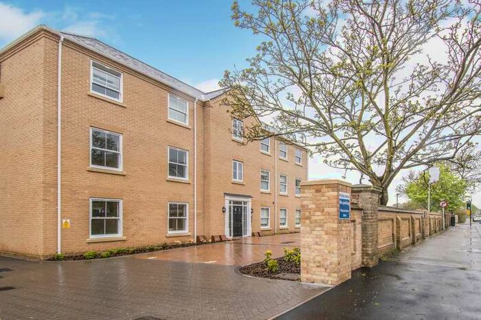 1 Bedroom Property To Rent In Kirkley Cliff Road, NR33