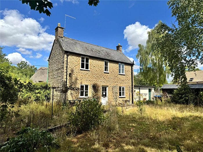 2 Bedroom Detached House For Sale In Bridge Street, Bampton, Oxfordshire, OX18