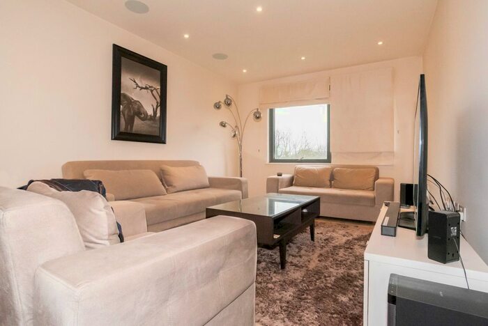 1 Bedroom Flat To Rent In The Observatory, Friern Barnet Road, London, N11