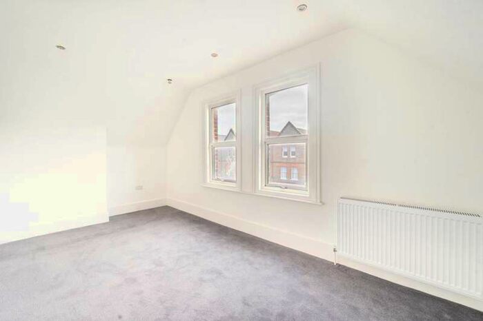 4 Bedroom Flat To Rent In Greyhound Lane, Streatham Common, SW16