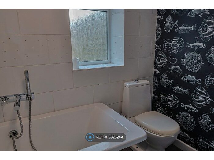 5 Bedroom Semi-Detached House To Rent In Hollybank, York, YO41