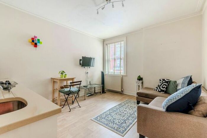 2 Bedroom Flat To Rent In Chiltern Street, Marylebone, London, W1U