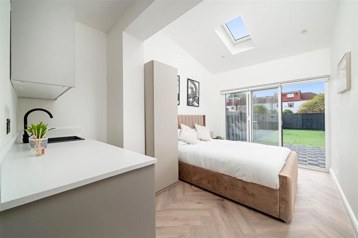 Studio To Rent In Sherwood Avenue, London, SW16