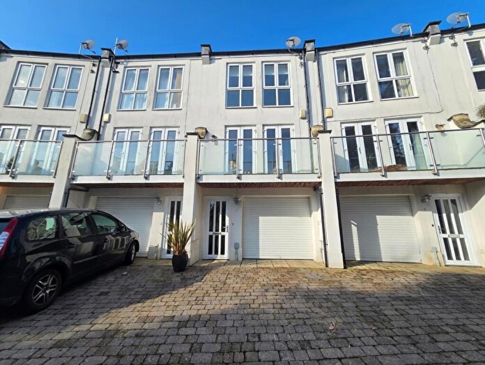 4 Bedroom Town House For Sale In Surrey Gardens, Bournemouth, BH4