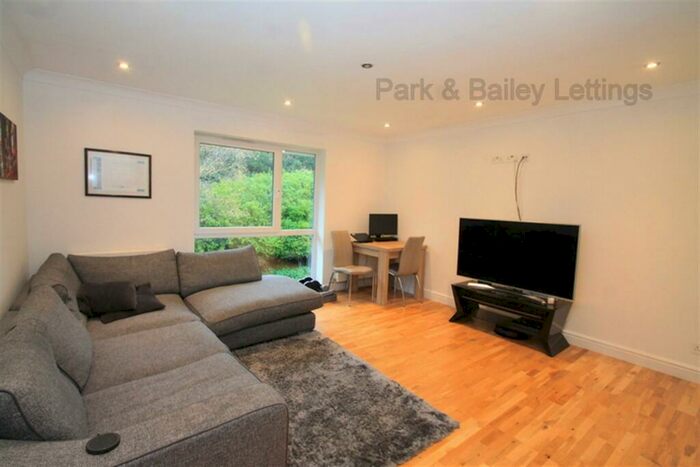 1 Bedroom Flat To Rent In Bedroom Second Floor Flat In Sanderstead, CR2