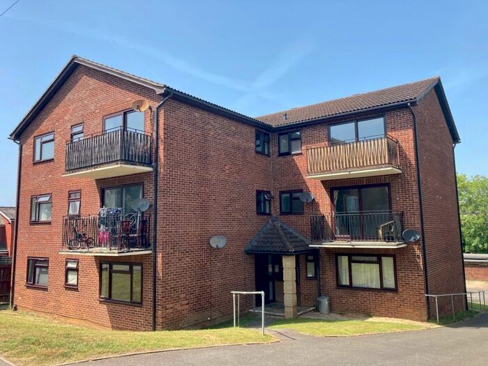 1 Bedroom Apartment To Rent In Oakdene Road, Redhill, RH1