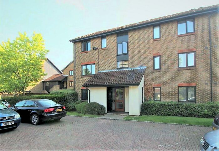 Flat To Rent In Whitecroft, Horley, RH6
