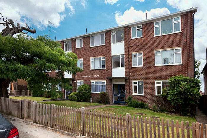 2 Bedroom Flat To Rent In Margaret Road, Barnet, North London, EN4
