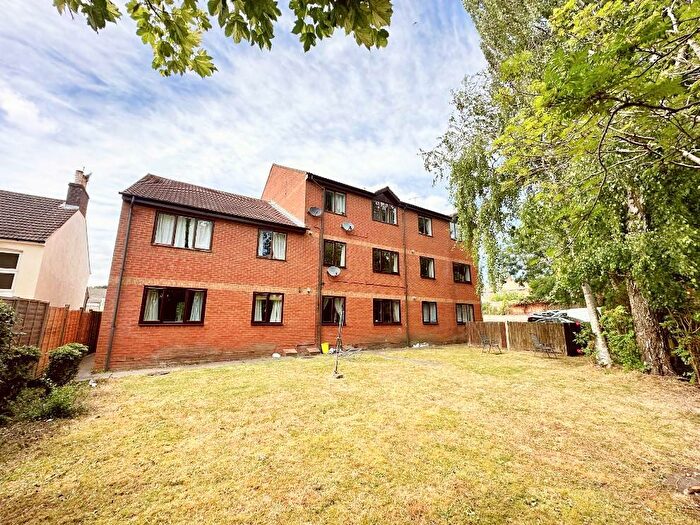 2 Bedroom Flat To Rent In Bembridge Court, Aldershot, GU12