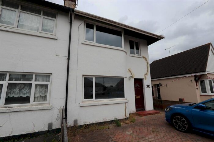 3 Bedroom Semi-Detached House To Rent In Thornford Gardens, Southend-On-Sea, SS2