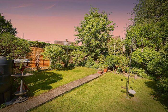 3 Bedroom Semi-Detached House For Sale In Cockshott Close, Leeds, LS12