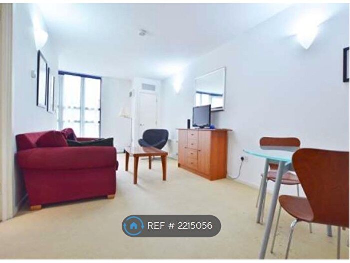 2 Bedroom Flat To Rent In Plaistow Road, Plaistow, E13