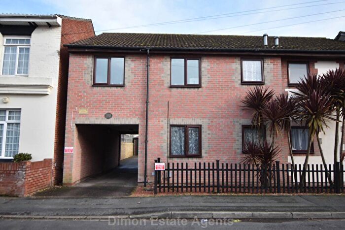 2 Bedroom Flat For Sale In Queens Court, Queens Road, PO12