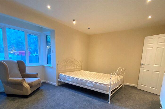 Flat To Rent In Mead Avenue, Slough, SL3