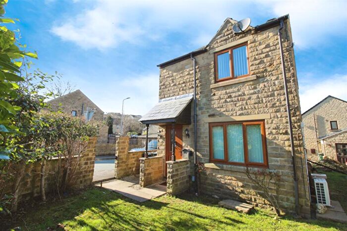 3 Bedroom Detached House For Sale In Flaxen Court, Bradford, BD6