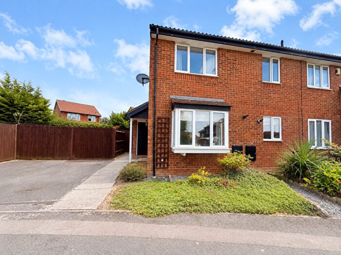 1 Bedroom End Of Terrace House For Sale In Heron Drive, Luton, LU2