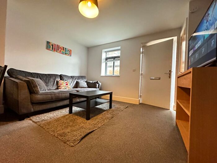 3 Bedroom Apartment To Rent In Flat Millicent Road, West Bridgford, Nottingham, NG2