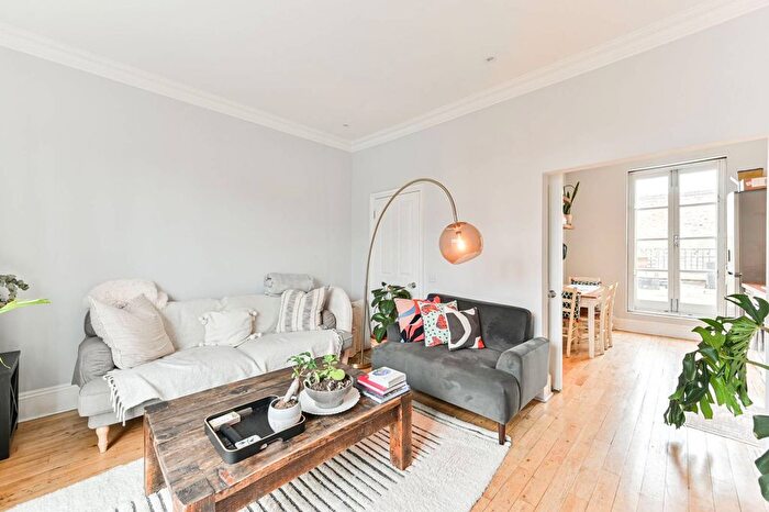 2 Bedroom Maisonette To Rent In Kings Road, Moore Park Estate, London, SW6