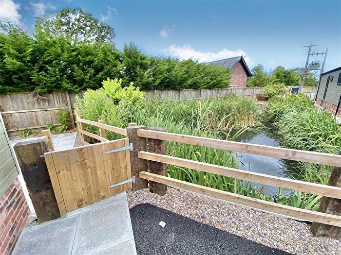 2 Bedroom Mobile/park Home For Sale In Newton Hall Lane, Mobberley, Knutsford, WA16
