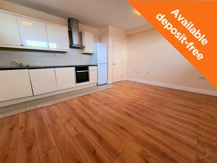 2 Bedroom Flat To Rent In The Mount, Romsey Road, Shirley, Southampton SO16