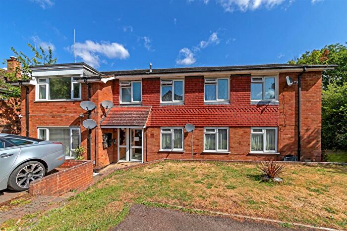 1 Bedroom Flat For Sale In Garrard Way, Wheathampstead, AL4