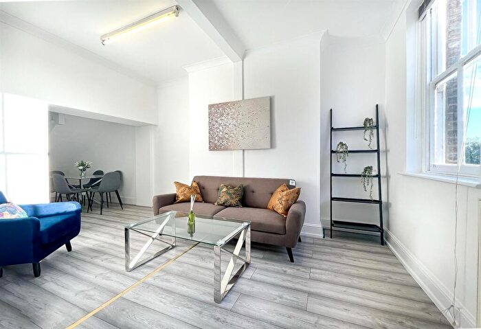 3 Bedroom Apartment To Rent In Finchley Road, Swiss Cottage, NW3